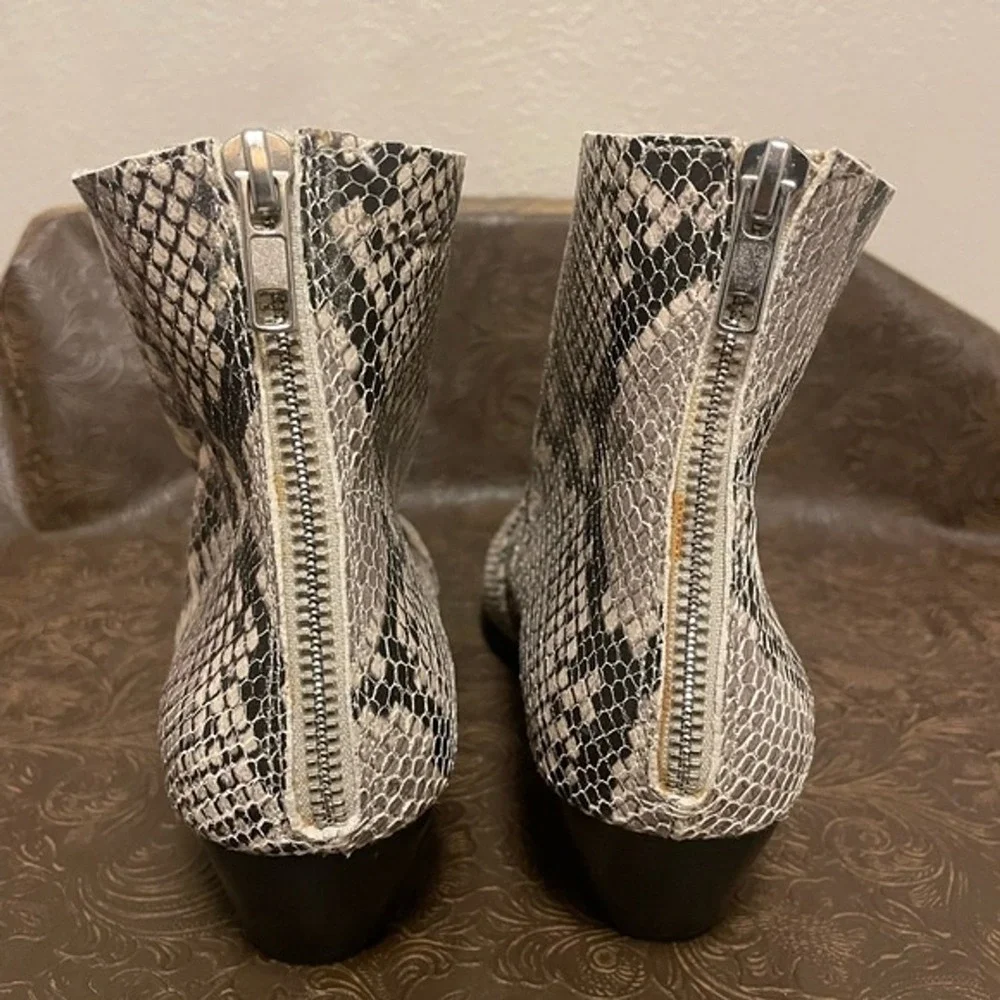 Steve Madden Cafe Ankle Boots Women 7 Grey Snakeskin Leather Pointed Toe Bootie